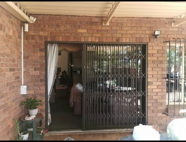 2 BEDROOM PROPERTY TO RENT IN ASHLEA GARDENS